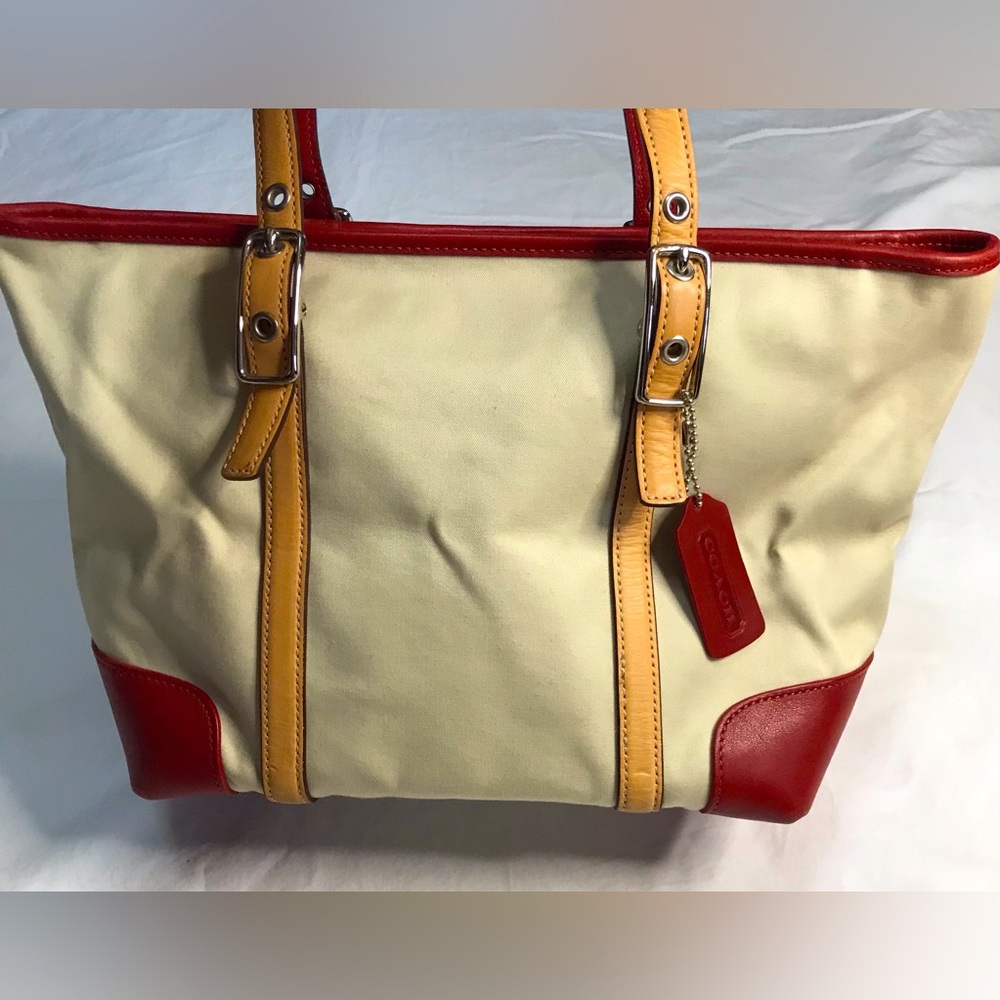 Vintage Coach Hampton M23-7577
Double Handle Tote Bag Purse